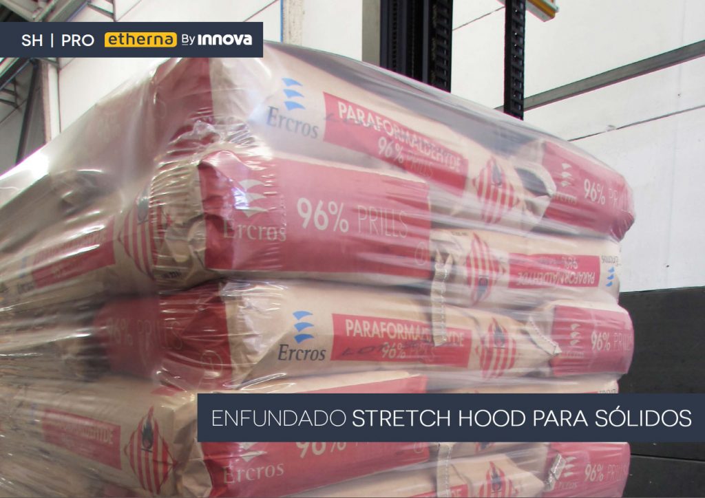 Palet de sacos de producto químico enfundado con Stretch Hood