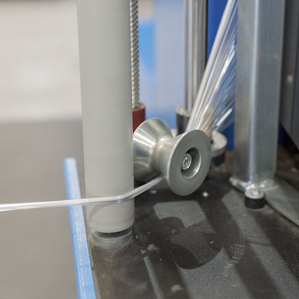 Enfardadora de palets semiautomatica con sistema cordón refuerzo